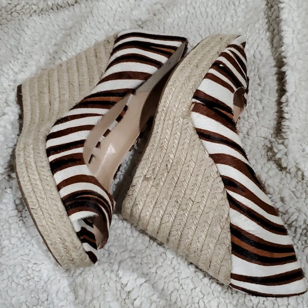 Vince camuto wedge platform espadrille zebra cow hair peep toe shoes